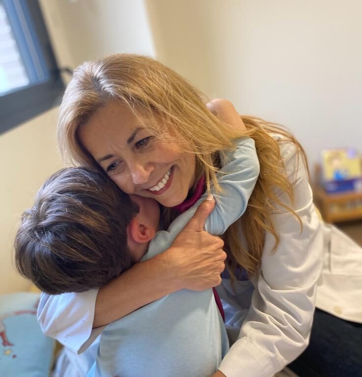 susana raggio abrazo niño enfermo